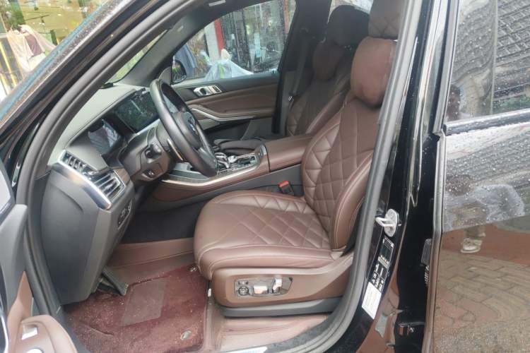 Used BMW X5 2022 Restyled xDrive 40Li Luxury Edition M Sport Package Left Front Seat