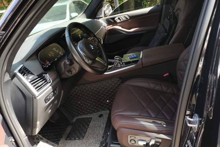 Used BMW X5 2022 Restyled xDrive 40Li M Sport Package Left Front Seat