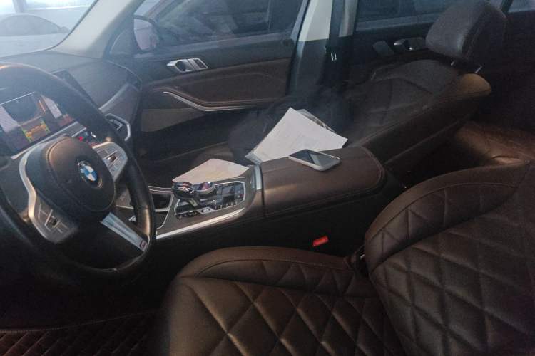 Used BMW X5 2022 Restyled xDrive 30Li Luxury Version M Sport Package Left Front Seat