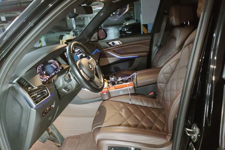 Used BMW X5 2022 Restyled xDrive 40Li Luxury Edition M Sport Package Left Front Seat