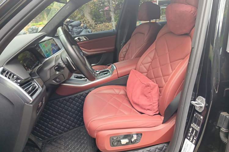 Used BMW X5 2022 xDrive 40Li M Sport Package Left Front Seat