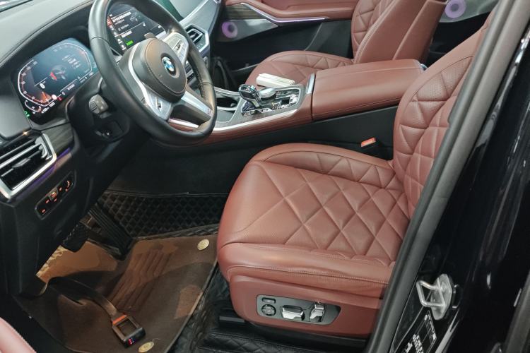 Used BMW X5 2022 xDrive 40Li M Sport Package Left Front Seat