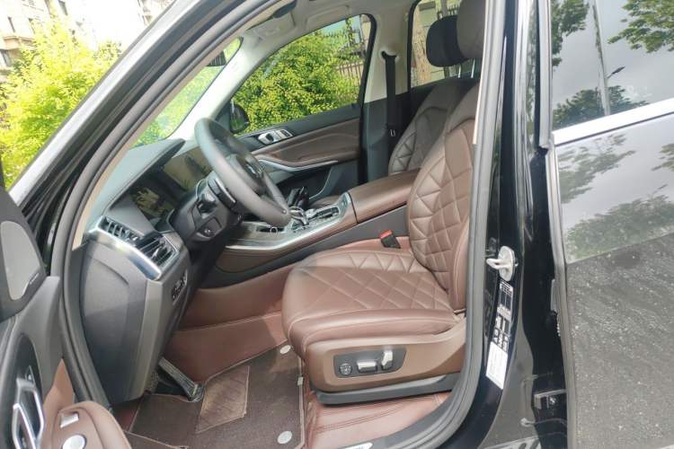 Used BMW X5 2022 xDrive 30Li M Sport Package Left Front Seat