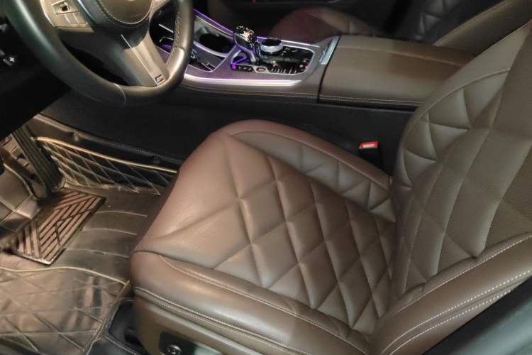 Used BMW X5 2022 xDrive 30Li Luxury M Sport Package Left Front Seat