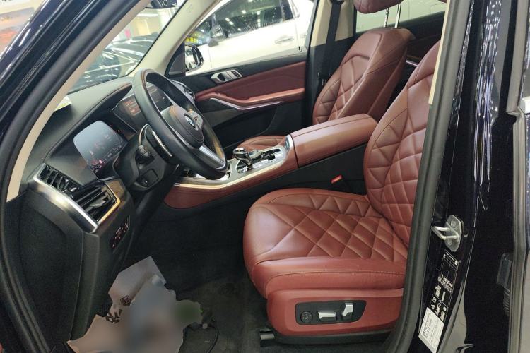 Used BMW X5 2022 Restyled xDrive 30Li Luxury Version M Sport Package Left Front Seat