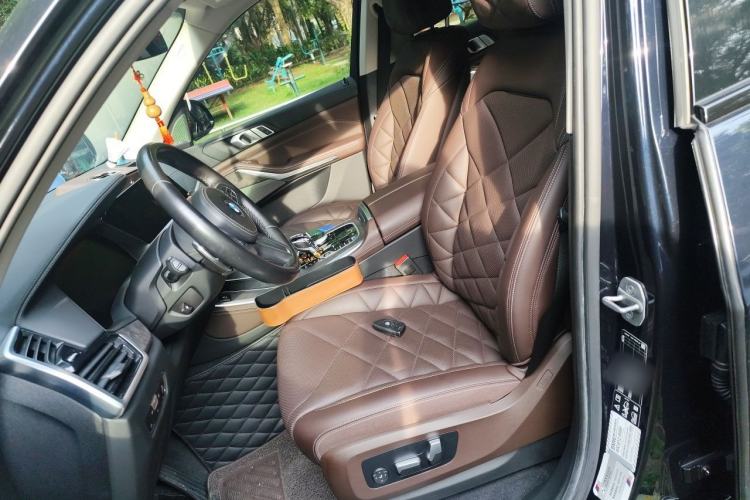 Used BMW X5 2022 Restyled xDrive 30Li Luxury Version M Sport Package Left Front Seat