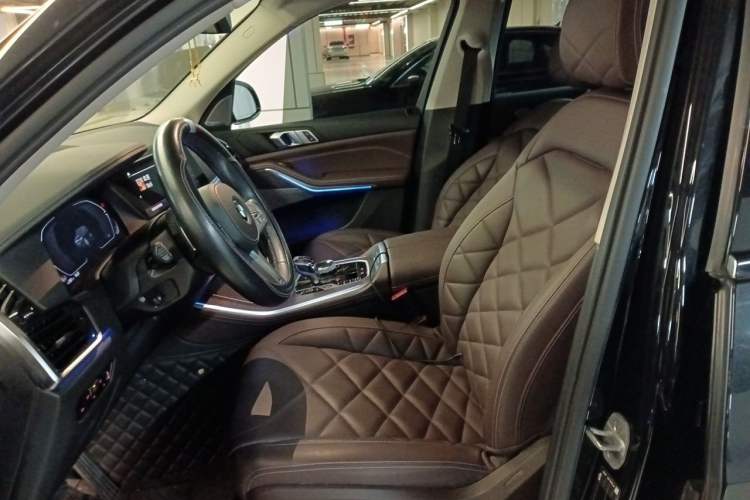 Used BMW X5 2022 Restyled xDrive 30Li Luxury Version M Sport Package Left Front Seat