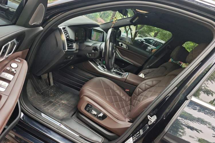 Used BMW X5 2022 Restyled xDrive 40Li M Sport Package Left Front Seat