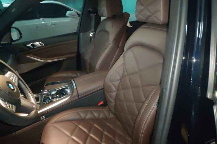 Used BMW X5 2022 xDrive 40Li M Sport Package Left Front Seat