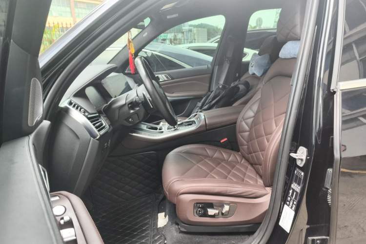 Used BMW X5 2022 xDrive 40Li M Sport Package Left Front Seat