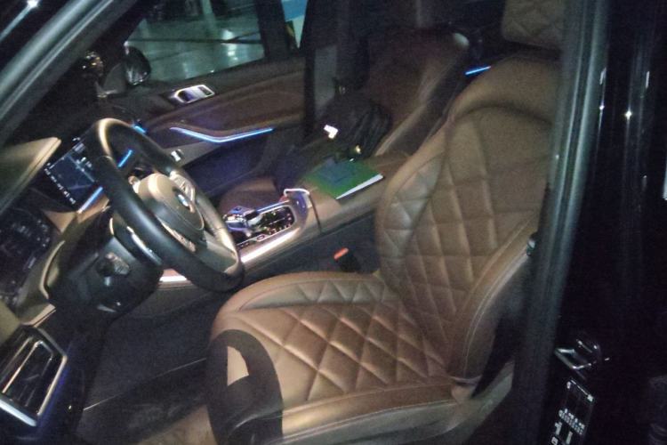 Used BMW X5 2022 Restyled xDrive 40Li Luxury Edition M Sport Package Left Front Seat