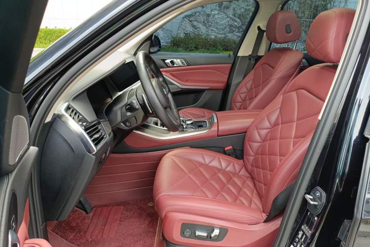 Used BMW X5 2022 Restyled xDrive 30Li Luxury Version M Sport Package Left Front Seat