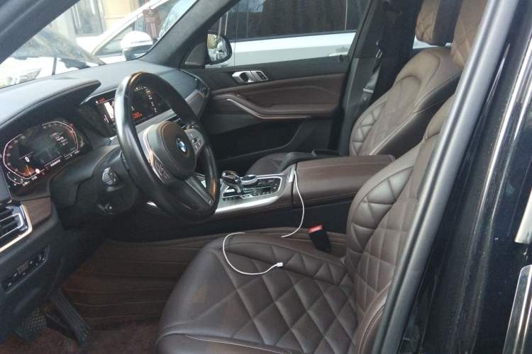 Used BMW X5 2022 xDrive 40Li M Sport Package Left Front Seat