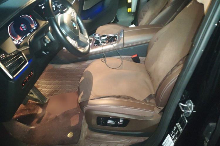 Used BMW X5 2022 Restyled xDrive 40Li M Sport Package Left Front Seat