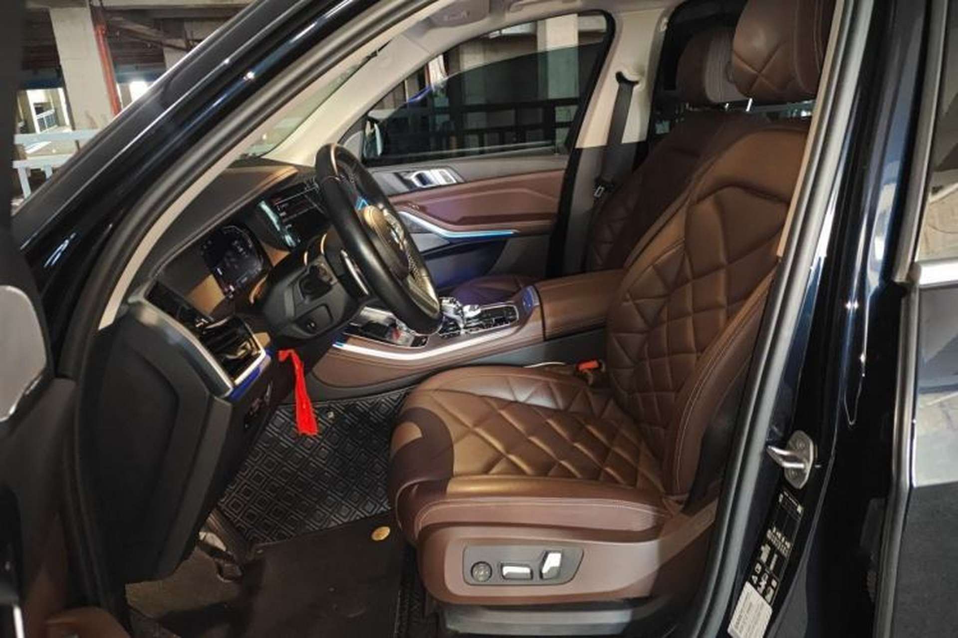 Used BMW X5 2022 xDrive 30Li Luxury M Sport Package Left Front Seat