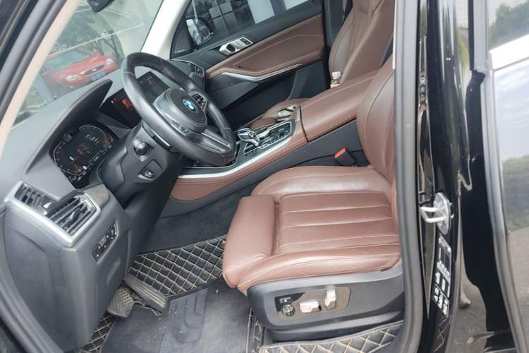 Used BMW X5 2022 xDrive40i Luxury Edition M Sport Package Left Front Seat