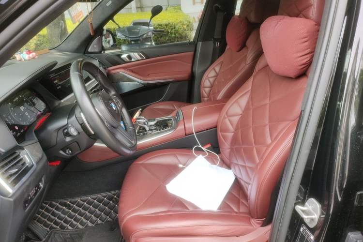 Used BMW X5 2022 xDrive 40Li M Sport Package Left Front Seat