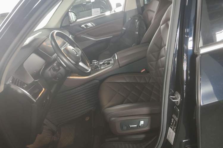 Used BMW X5 2022 xDrive 30Li Luxury M Sport Package Left Front Seat