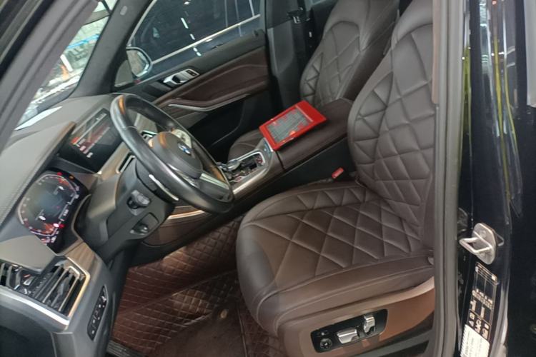 Used BMW X5 2022 xDrive 40Li M Sport Package Left Front Seat