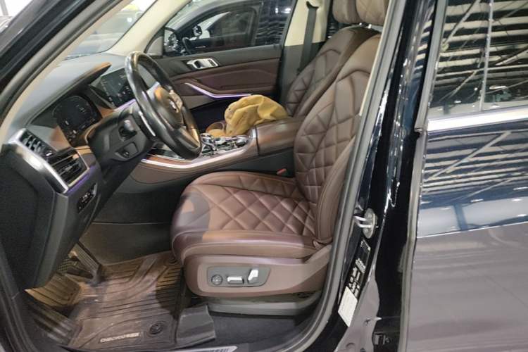 Used BMW X5 2022 xDrive 30Li Luxury M Sport Package Left Front Seat