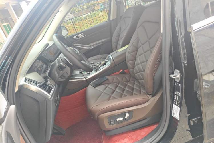 Used BMW X5 2022 Restyled xDrive 30Li Luxury Version M Sport Package Left Front Seat