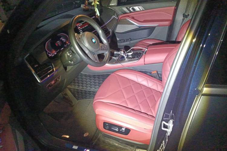 Used BMW X5 2022 xDrive 40Li M Sport Package Left Front Seat