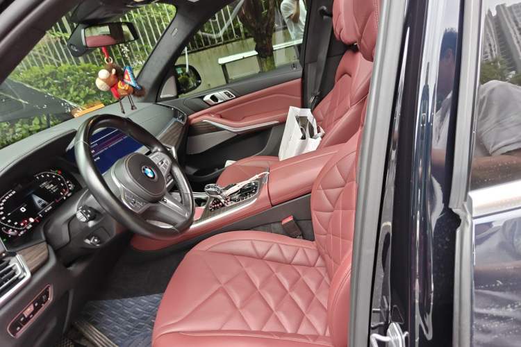 Used BMW X5 2022 Restyled xDrive 40Li Luxury Edition M Sport Package Left Front Seat