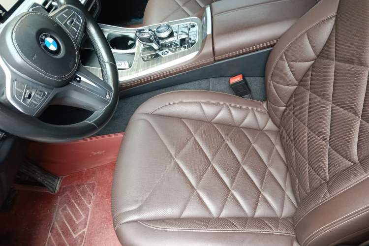 Used BMW X5 2022 Restyled xDrive 40Li Luxury Edition M Sport Package Left Front Seat