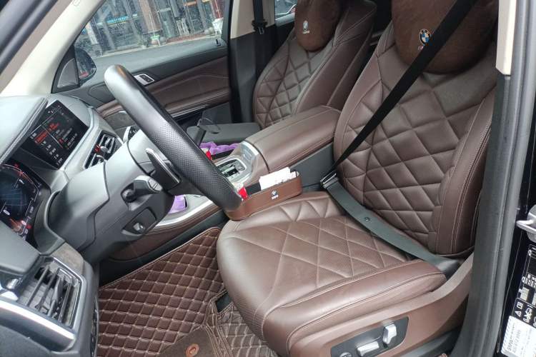 Used BMW X5 2022 xDrive 30Li M Sport Package Left Front Seat