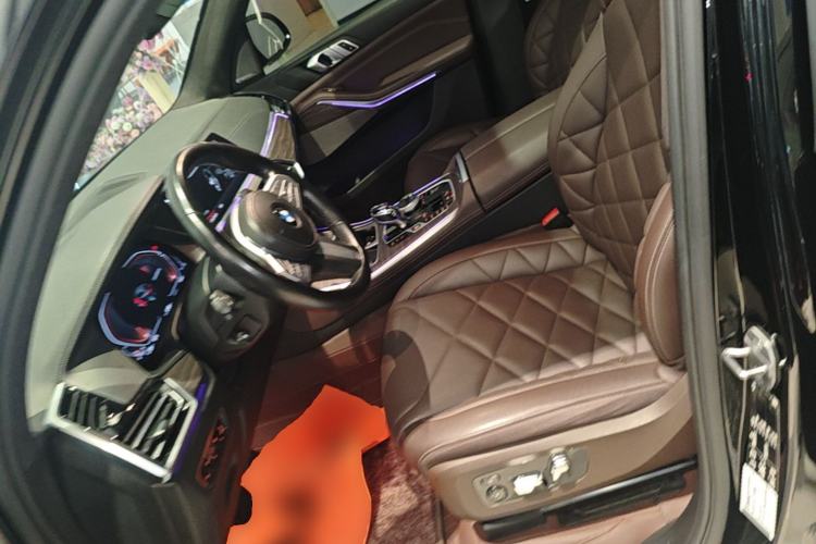 Used BMW X5 2022 xDrive 40Li M Sport Package Left Front Seat