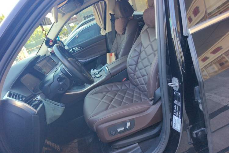 Used BMW X5 2022 Restyled xDrive 30Li Luxury Version M Sport Package Left Front Seat