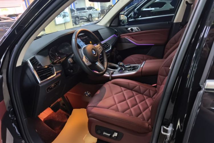 Used BMW X5 2022 Restyled xDrive 30Li Luxury Version M Sport Package Left Front Seat