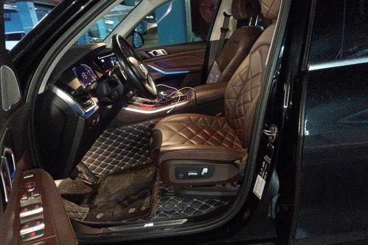 Used BMW X5 2022 xDrive 30Li Luxury M Sport Package Left Front Seat