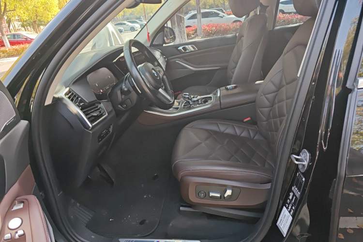 Used BMW X5 2022 Restyled xDrive 30Li Luxury Version M Sport Package Left Front Seat