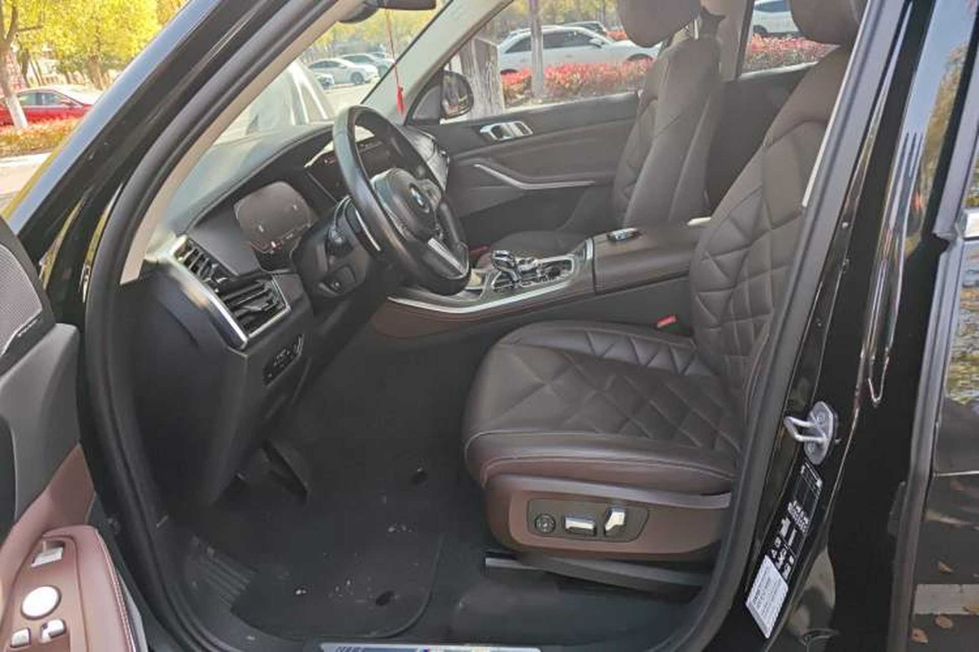 Used BMW X5 2022 Restyled xDrive 30Li Luxury Version M Sport Package Left Front Seat