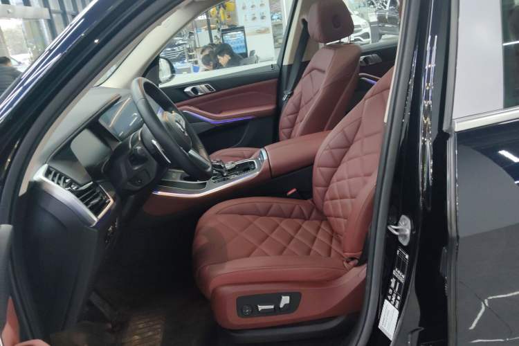 Used BMW X5 2022 Restyled xDrive 30Li Luxury Version M Sport Package Left Front Seat