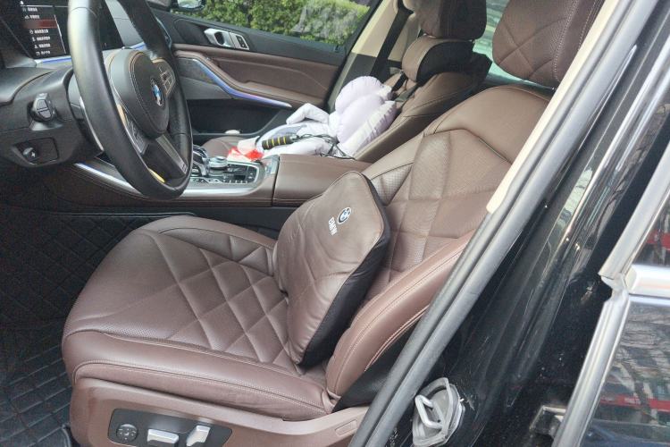 Used BMW X5 2022 Restyled xDrive 30Li Luxury Version M Sport Package Left Front Seat