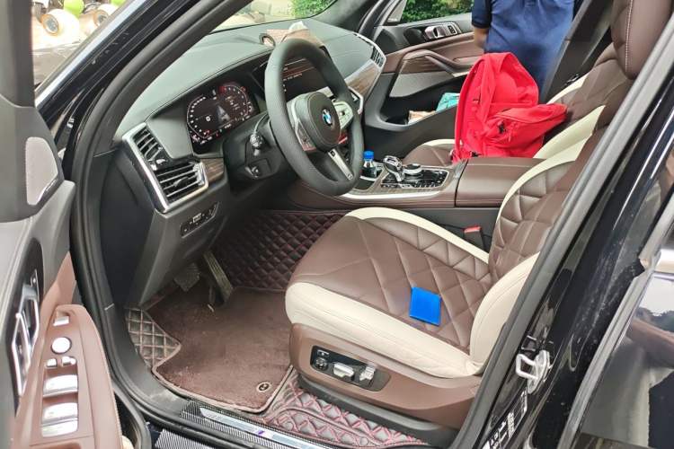 Used BMW X5 2022 xDrive 40Li Luxury Edition M Sport Package Left Front Seat