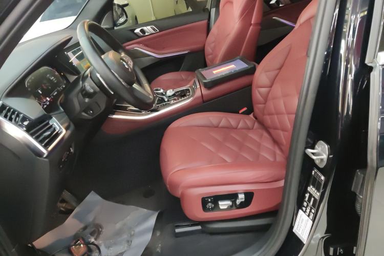 Used BMW X5 2022 Restyled xDrive 40Li M Sport Package Left Front Seat