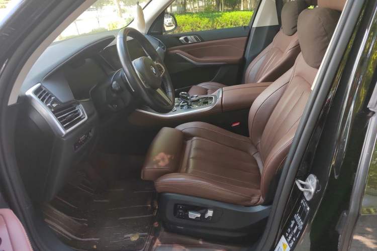 Used BMW X5 2022 xDrive40i Luxury Edition M Sport Package Left Front Seat