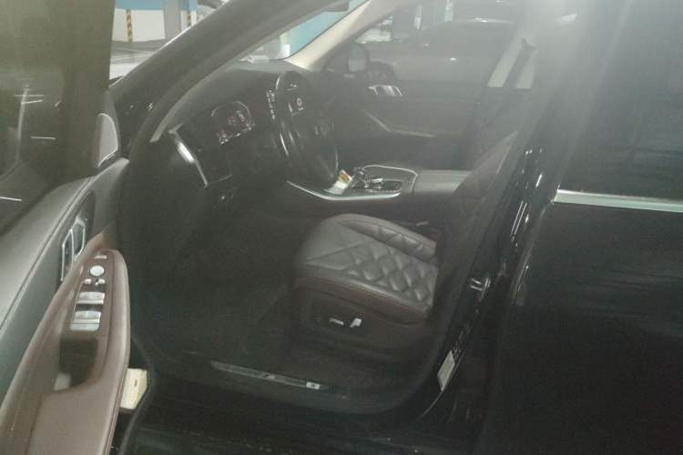Used BMW X5 2022 Restyled xDrive 30Li Luxury Version M Sport Package Left Front Seat