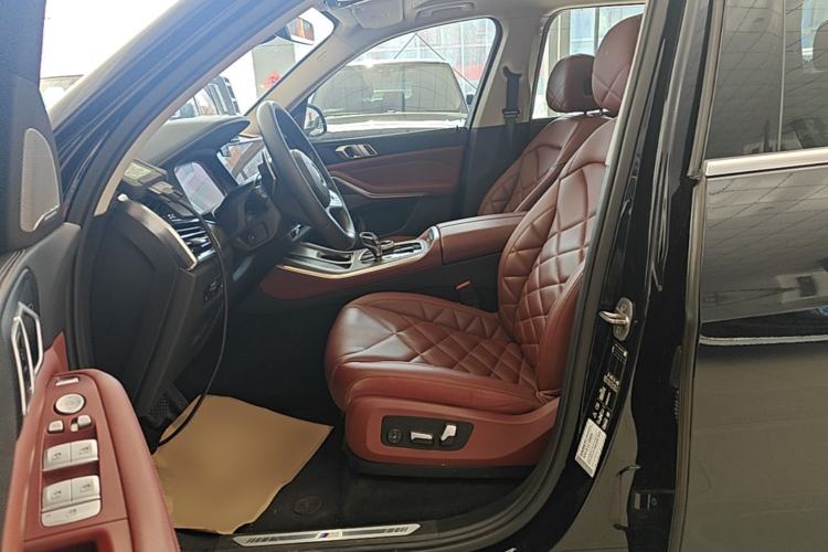 Used BMW X5 2022 Restyled xDrive 30Li Luxury Version M Sport Package Left Front Seat
