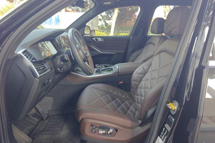Used BMW X5 2022 Restyled xDrive 40Li M Sport Package Left Front Seat