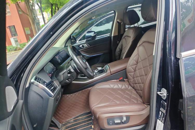 Used BMW X5 2022 Restyled xDrive 30Li Luxury Version M Sport Package Left Front Seat