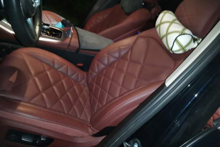 Used BMW X5 2022 Restyled xDrive 30Li Luxury Version M Sport Package Left Front Seat