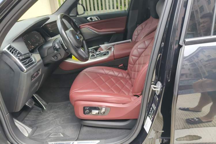 Used BMW X5 2022 xDrive 40Li M Sport Package Left Front Seat