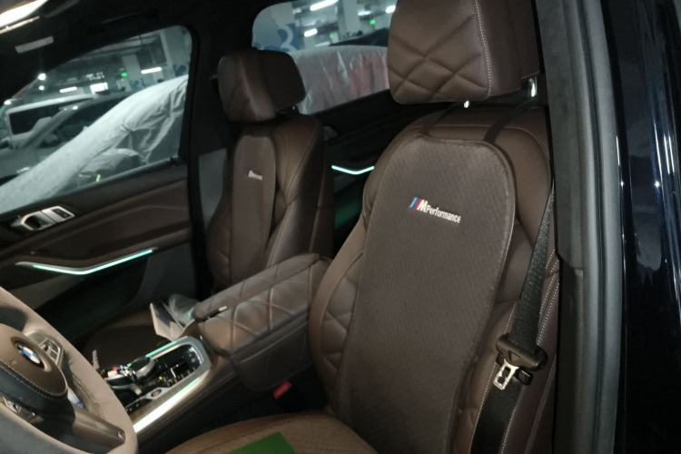 Used BMW X5 2022 xDrive 40Li M Sport Package Left Front Seat