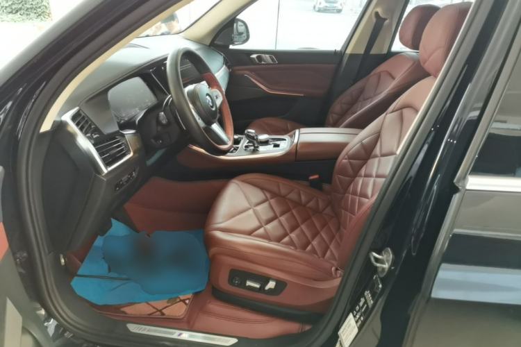 Used BMW X5 2022 Restyled xDrive 30Li Luxury Version M Sport Package Left Front Seat