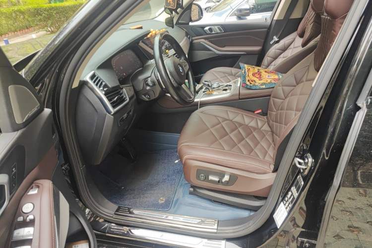 Used BMW X5 2022 Restyled xDrive 30Li Luxury Version M Sport Package Left Front Seat