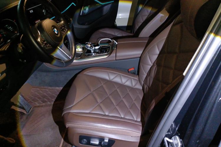 Used BMW X5 2022 xDrive 30Li M Sport Package Left Front Seat